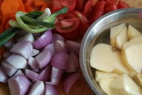 平遥牛肉炖土豆带给你家的温馨第二步