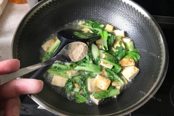 小白菜炖豆腐，简单又不失美味第十步