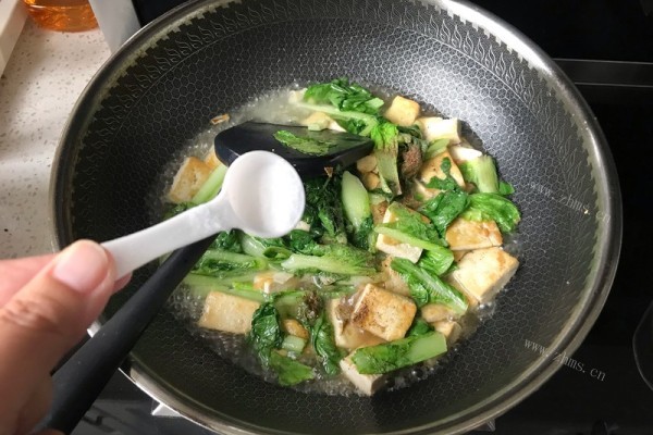 小白菜炖豆腐，简单又不失美味第十一步