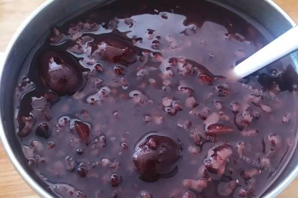 黑米红枣养颜粥，和八宝粥一样美味第六步