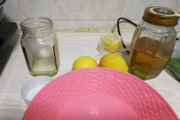 酸甜可口的柠檬蜂蜜水第一步