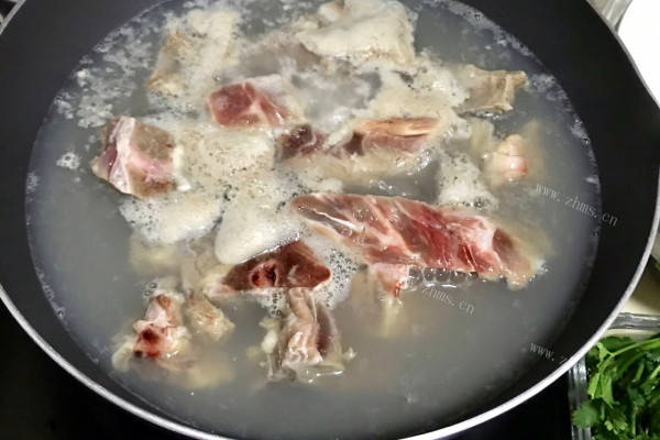 羊肉汤锅，冬日暖胃的首选第一步