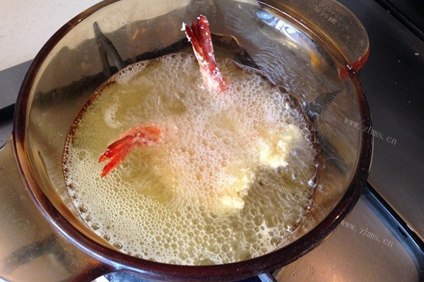 这是一款酥脆鲜嫩的，琵琶大虾第八步