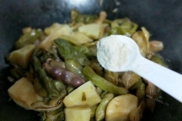 东北家长菜，豆角炖土豆第四步