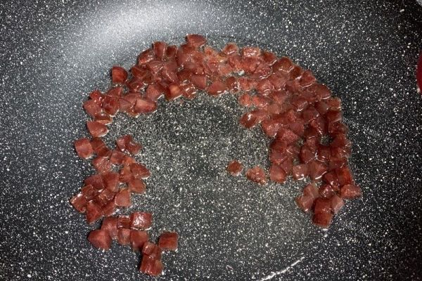 豌豆怎么吃，当然是做成香肠豌豆洋芋焖饭啦，简单又美味第六步