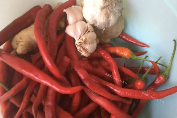 辣椒的腌制方法，自己在家轻松腌辣椒第一步