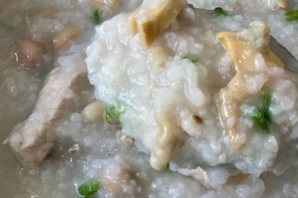 鲍鱼沙虫淮山药薏米粥，著名的家常菜，味道鲜美，食材丰盛，营养丰富第十三步