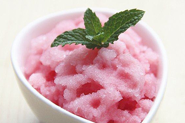 冰凉的粉色西瓜冰沙第七步