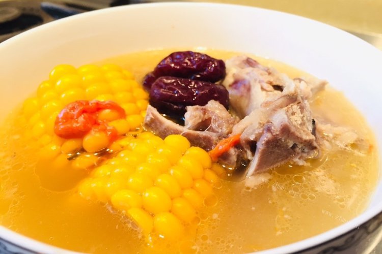 清爽的夏季炖汤——玉米排骨汤
