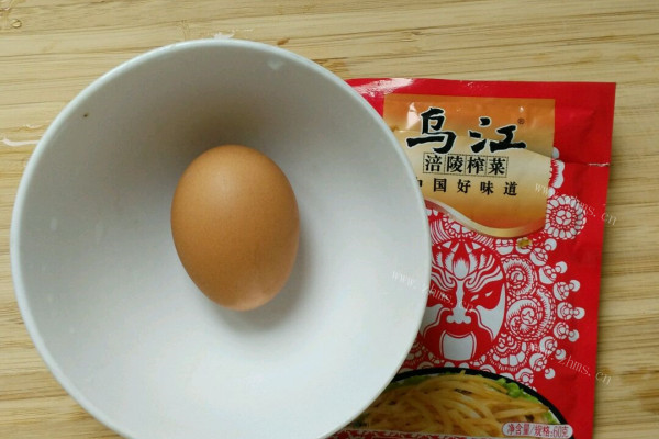 榨菜蛋汤，简单便宜还美味第一步