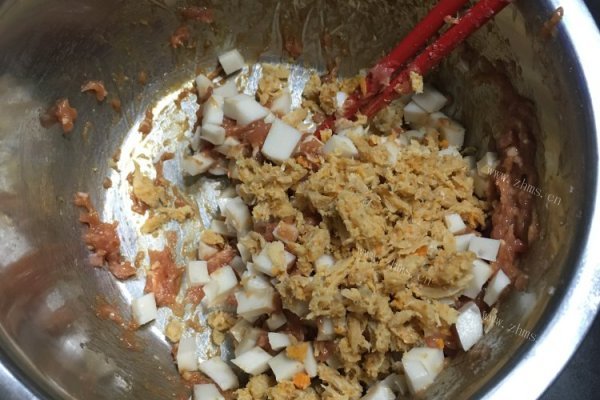 灌汤包中的“爱马仕”——蟹黄汤包第十五步