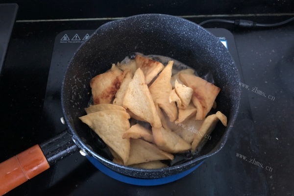 你绝对没吃过的家常菜——黑木耳香菇烧豆腐第六步
