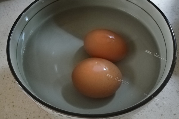 教你如何煮鸡蛋，蛋黄的状态由你定。第五步