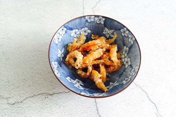 金钩海米炒卷心菜，简单易做，好吃不腻，低脂低热量第二步
