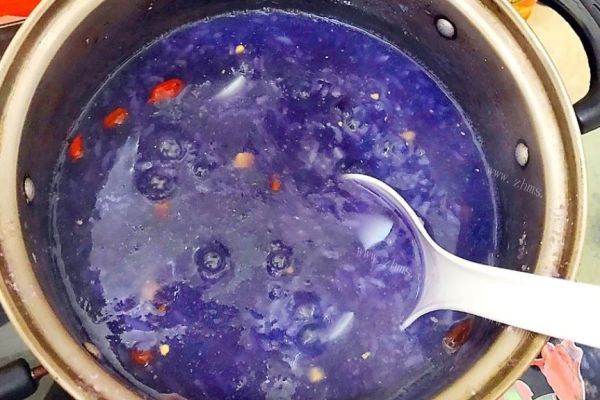 营养又美味的紫薯稀饭，色彩艳丽，制作简单第九步