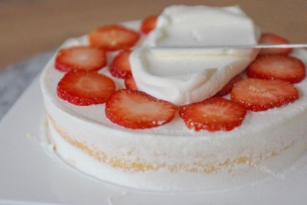 草莓奶油蛋糕，每吃一口都是心动的感觉第十步