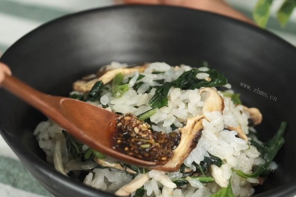 家常菜中的宝藏菜品——马蹄菜蘑菇饭第六步