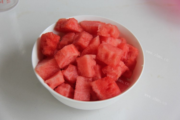 夏天的精彩——西瓜水果冰沙第一步