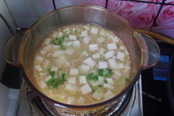 清淡简单的芹菜豆腐汤第十步