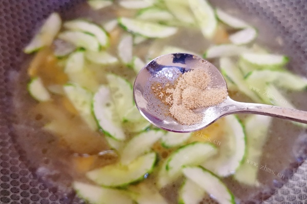 黄瓜皮蛋汤，清清爽爽，非常适合夏季的一道汤菜第七步