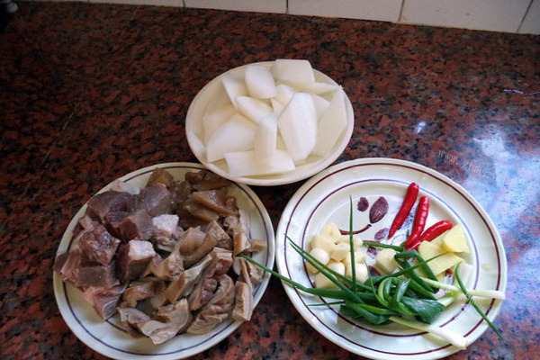 暖暖的粤式家常菜——牛杂火锅第一步
