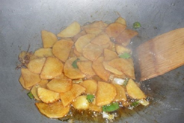 芹菜土豆片，香糯可口的下饭菜第六步