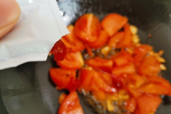 当番茄邂逅花菜，西红柿花菜从此被吃货爱不释手第五步