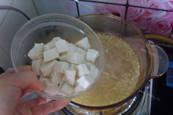 清淡简单的芹菜豆腐汤第九步