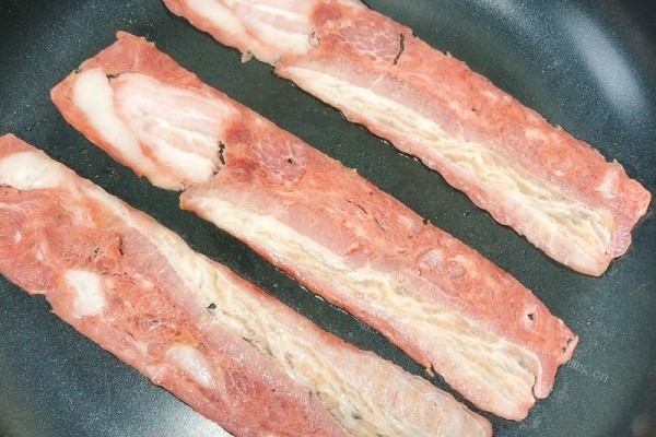 蘑菇奶油汤，奶香浓郁，好喝不腻第三步
