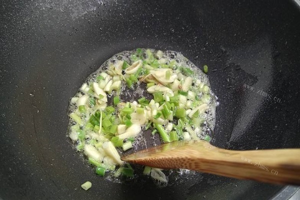 芹菜土豆片，香糯可口的下饭菜第五步