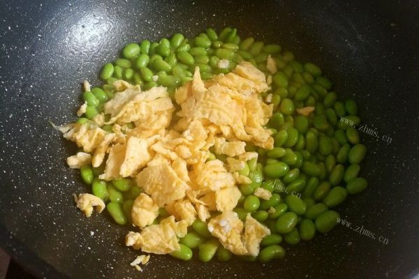 毛豆米炒鸡蛋，营养又美味第八步