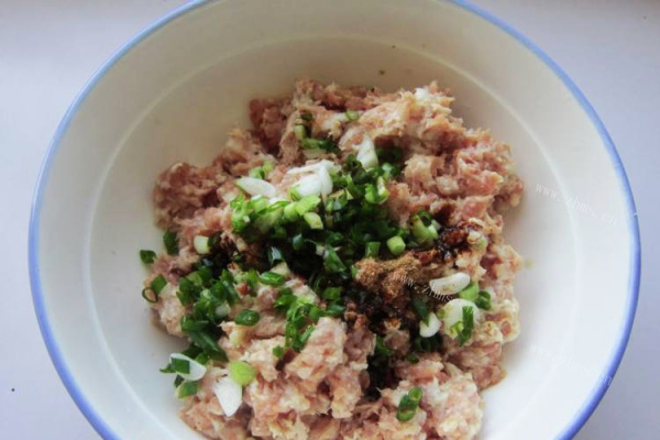 新疆清真美食——羊肉茴香陷饺子第五步