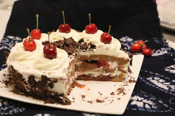 黑森林樱桃奶油蛋糕，属于樱桃的诱惑第九步