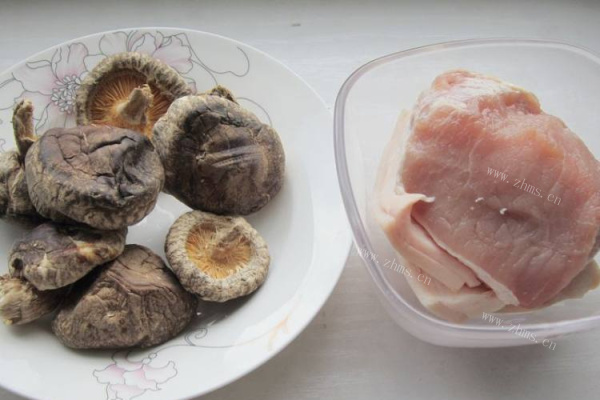 绿色的饺子——香菇猪肉菠菜饺子第一步
