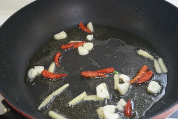 腊肉红油豆干——你的下饭神器第四步