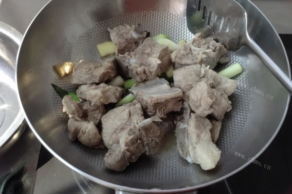 无锡肉骨头挑逗你的味蕾第三步