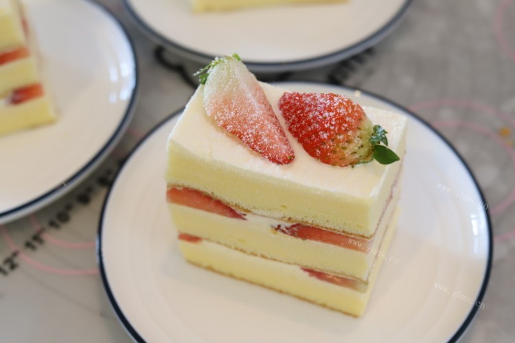 奶油草莓蛋糕，带你独享下午茶的美好时光