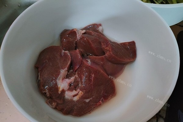 猪肝菠菜,食材简单但却营养丰富的美食第一步