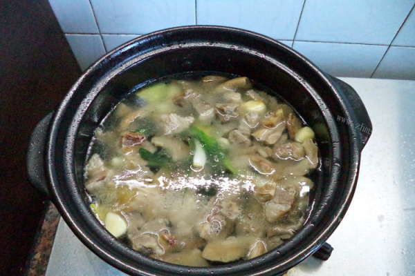 暖暖的粤式家常菜——牛杂火锅第五步