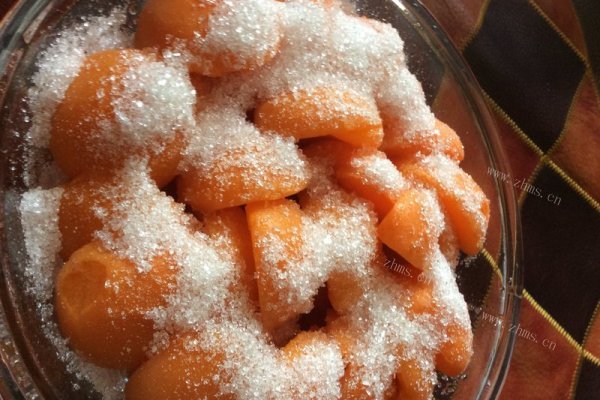 酸甜的蜜饯哈密杏，好吃有营养，干净又方便第四步
