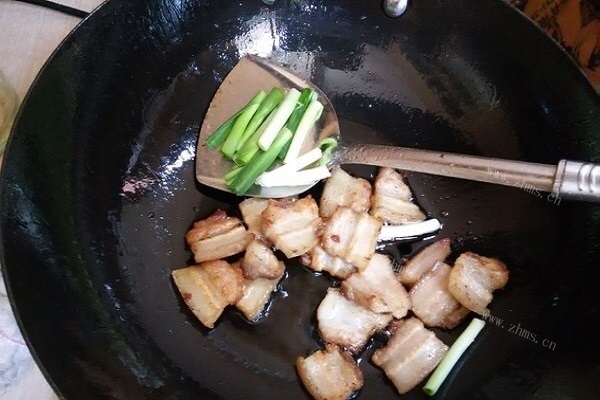 千叶豆腐炒五花肉，鲜香嫩滑的下饭菜第三步