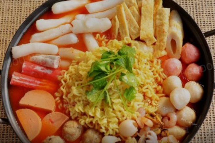想吃韩式年糕火锅吗，这款做法超好吃！