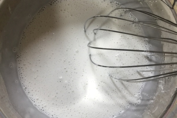 用马蹄粉做的马蹄钵仔糕第三步