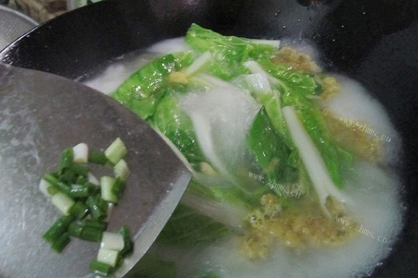 酥肉白菜汤，简单又营养的家常菜第十二步