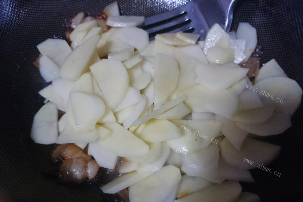 小土豆翻身做主角的土豆回锅肉第八步