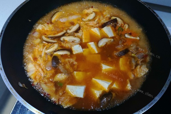 辣白菜豆腐汤，简单又美味第八步