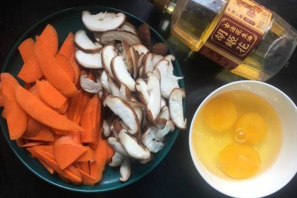 香菇胡萝卜炒鸡蛋让你尝到童年的味道第一步