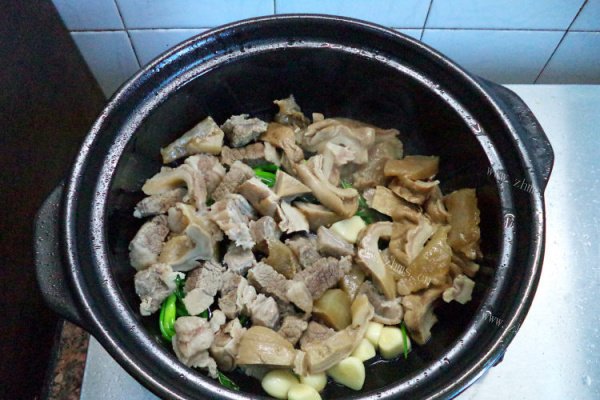 暖暖的粤式家常菜——牛杂火锅第四步