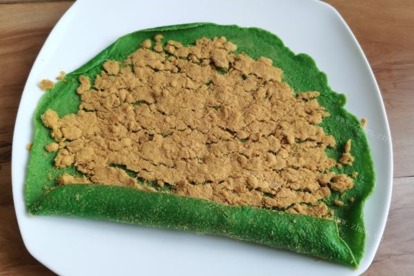 菠菜卷饼，漂亮的翠绿色外皮包裹着满满的肉松，只需一口就超级满足第八步