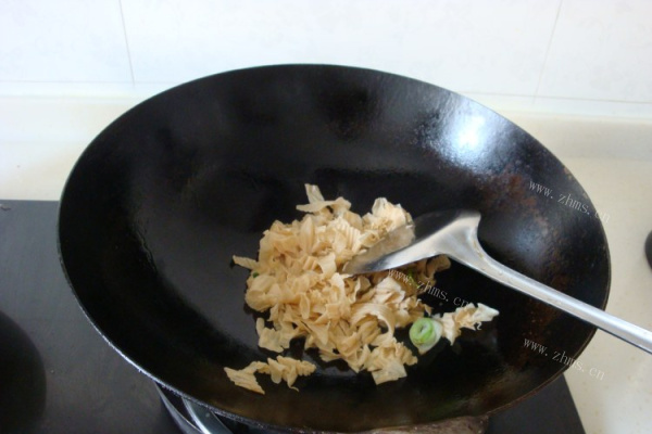 咸香可口的家常菠菜豆皮第七步